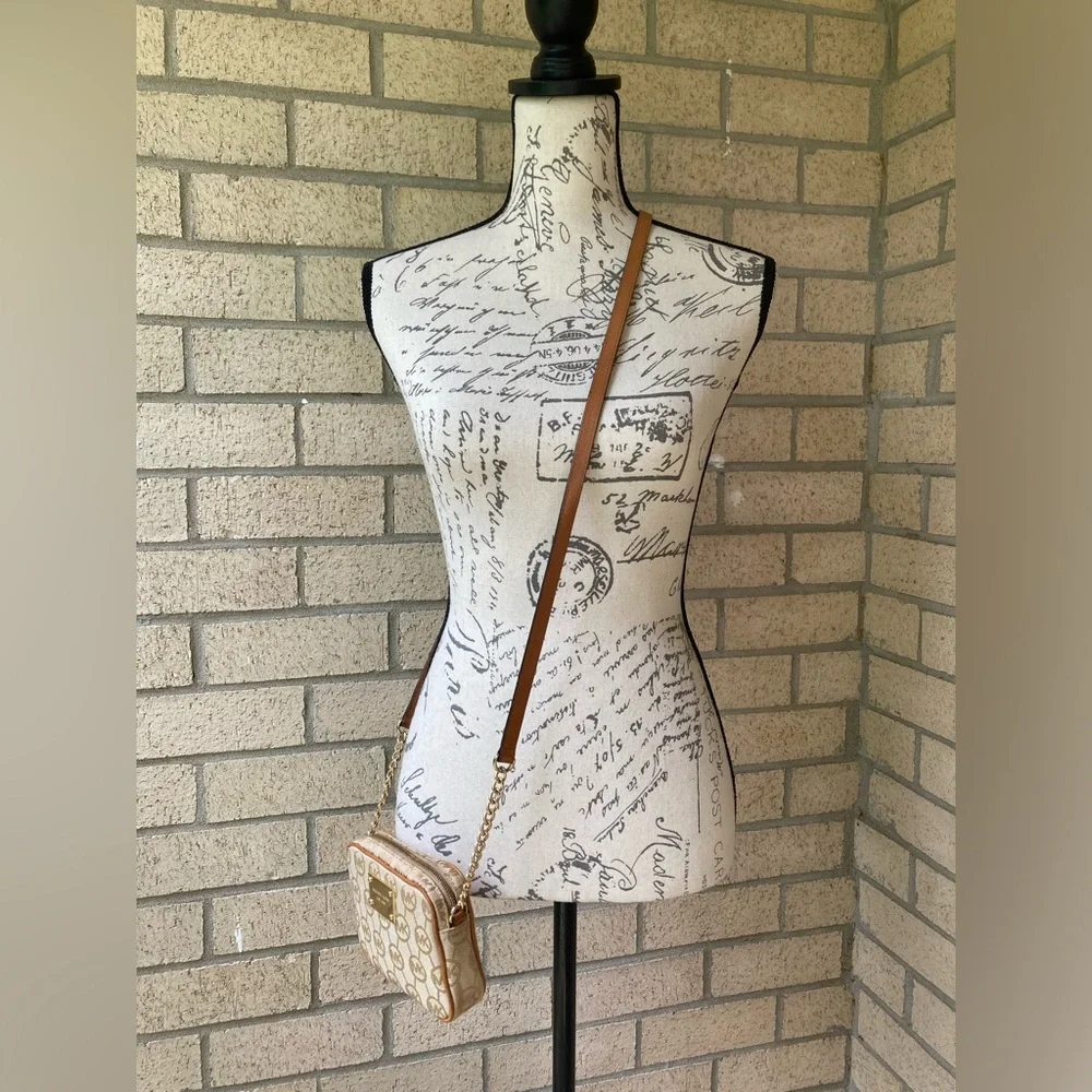 Michael Kors Khaki Tan Cream Crossbody Small Purse Leather Strap Card Pockets